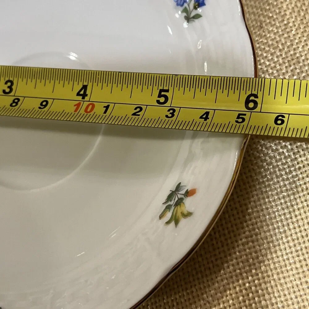 Vintage TK Thun Czechoslovakia Tradition Pattern Porcelain Saucer Gold Rim 6”💖